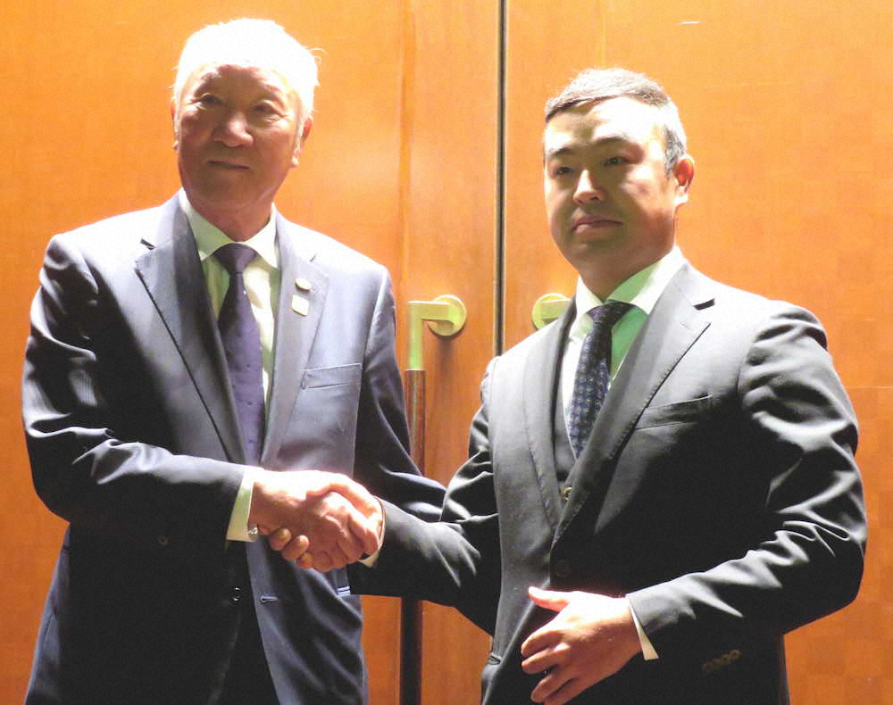 【画像・写真】3選が決まった青木JGTO会長（左）と時松選手会長