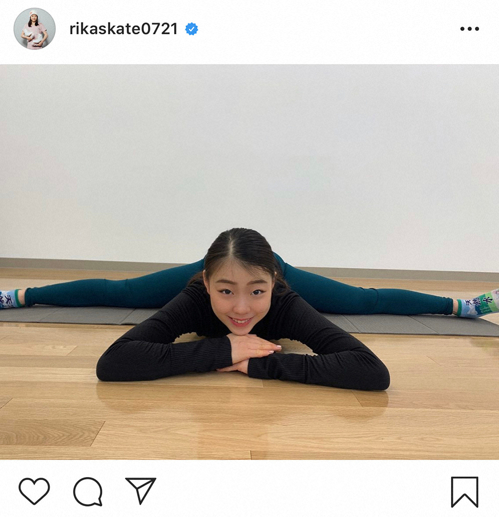 【画像・写真】紀平梨花　“180度開脚”前屈に驚きの声　お茶目ソックスも反響「気になる」「かわいい！笑」