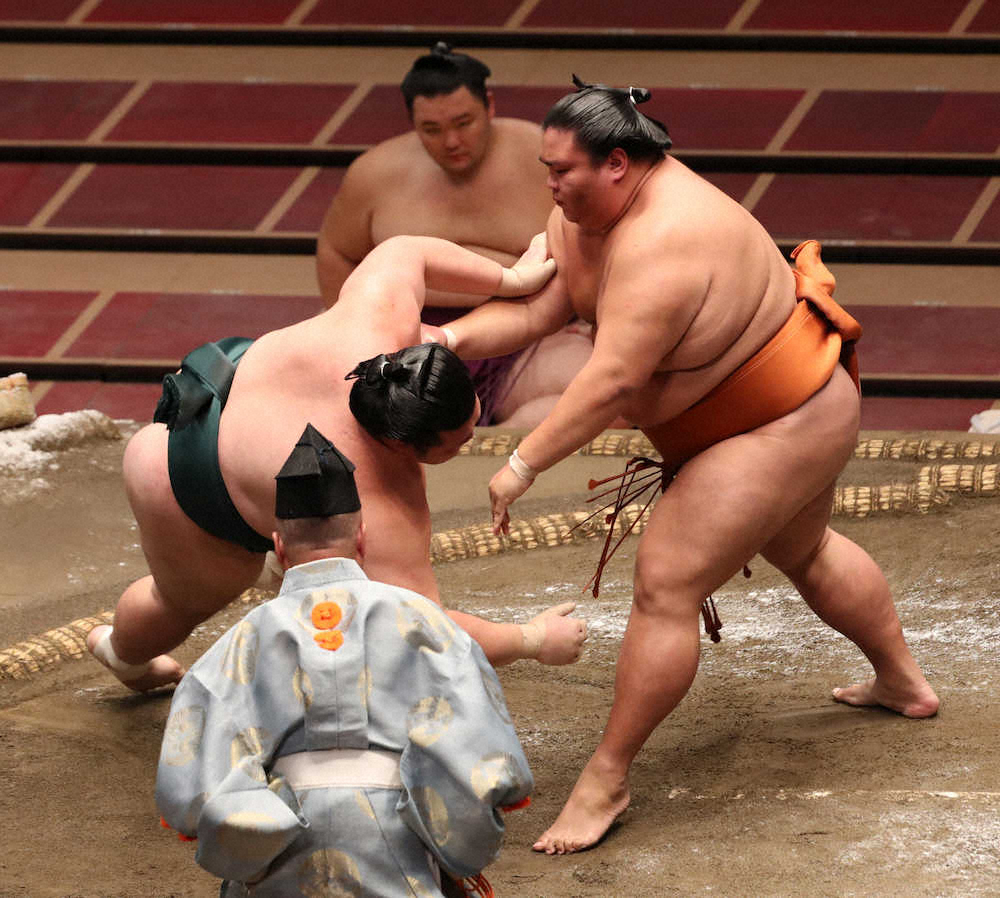 【画像・写真】幕内優勝2回の御嶽海が4連勝　八角理事長「乗ってきたら良くなる。楽しみ」
