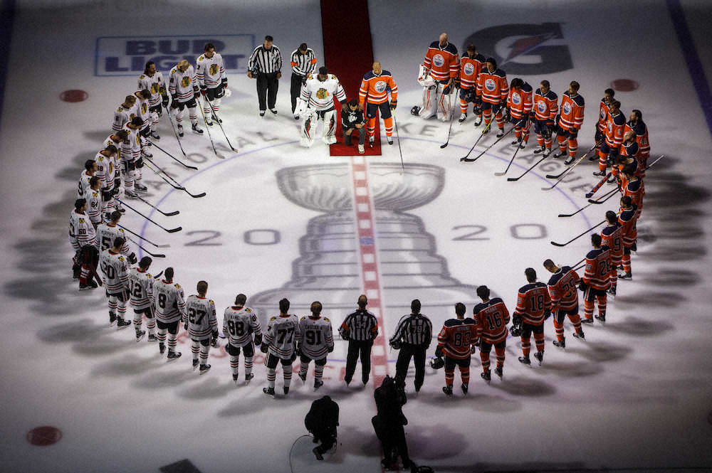 【画像・写真】NHLプレーオフ4カ月半ぶり再開　ワイルドDFが初膝つき「我々は正義のために戦う」