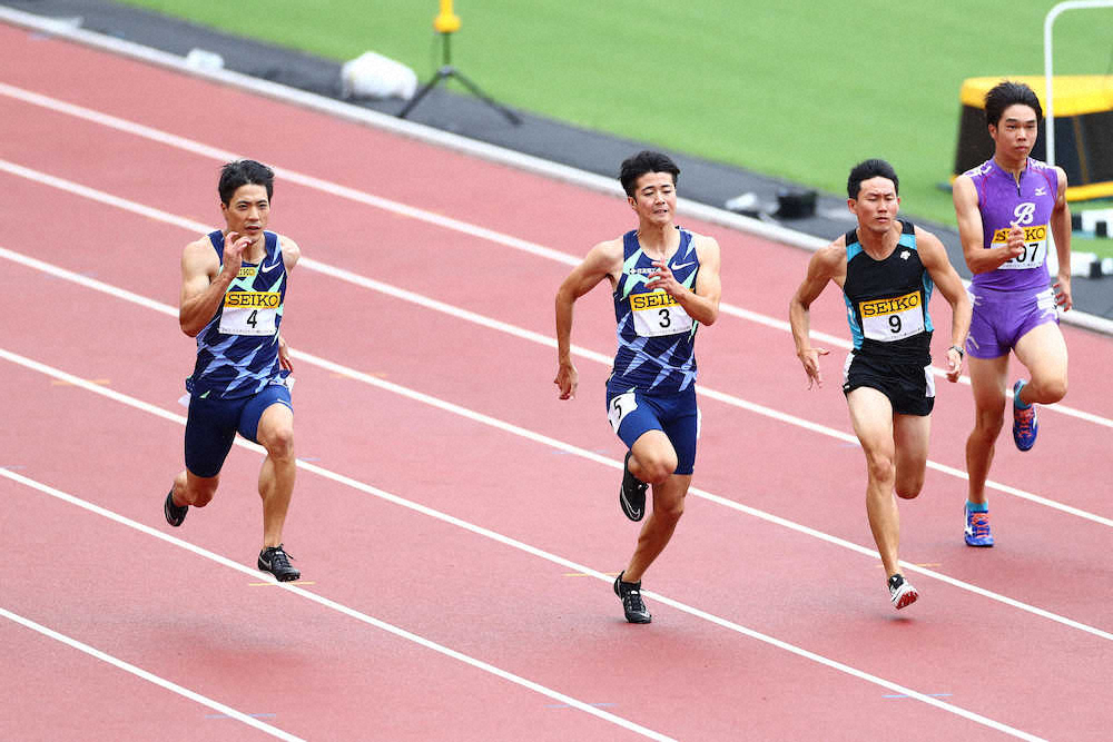 ＜セイコーゴールデングランプリ陸上2020東京＞男子100メートル予選、力走する山県（左）（撮影・会津　智海）