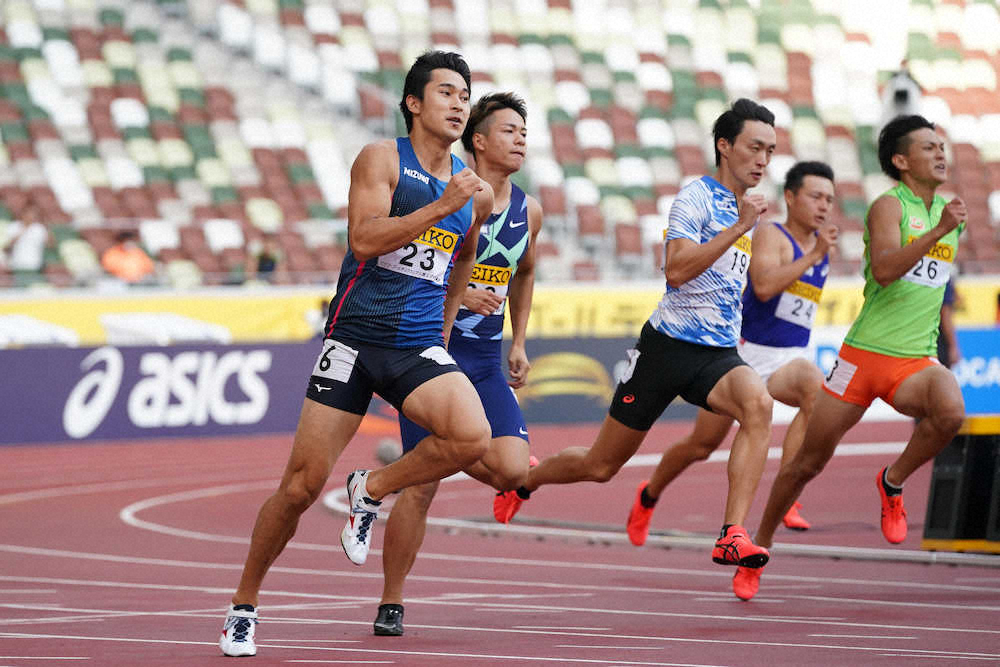 男子200メートルで優勝した飯塚（左）（撮影・会津　智海）