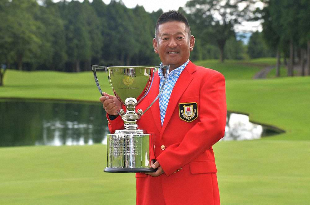【画像・写真】篠崎、逆転初優勝に笑顔「まさか優勝とは…」