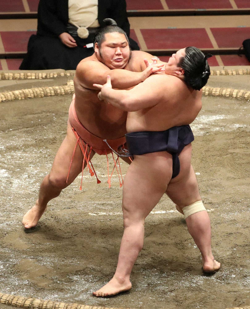 【画像・写真】千代大龍　全勝消した!阿武咲に完勝も慢心なし　1敗6人並走の“混戦場所”愚直に前進
