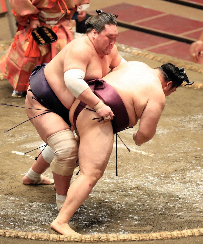 【画像・写真】照ノ富士、トップに離されない2敗守った「残りも引き締めてやるだけ」