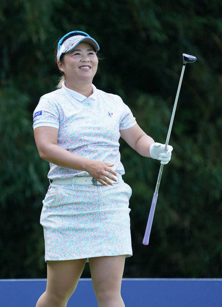 【画像・写真】“アズマ軍団キャプテン”東浩子、初V王手！ショット好調「今週はイメージがいい」