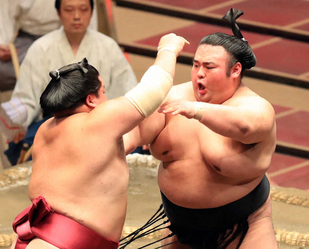 【画像・写真】貴景勝　大関の貫禄!新関脇・大栄翔“一蹴”で2敗キープ