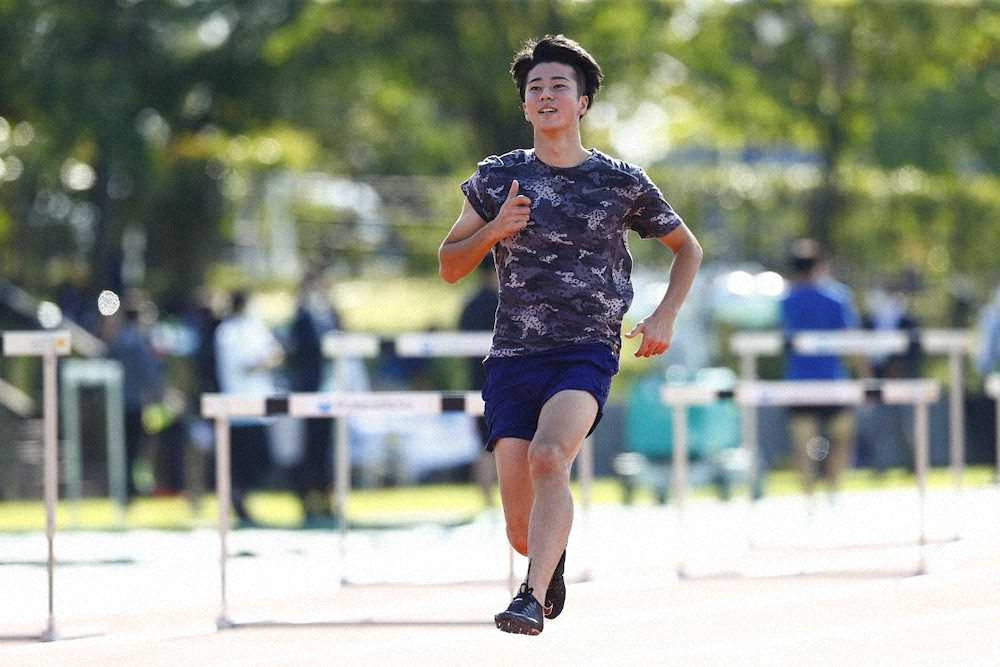 陸上日本選手権に出場する男子100メートルの多田修平は会場施設で体を動かした（提供・フォート・キシモト/日本陸上競技連盟）