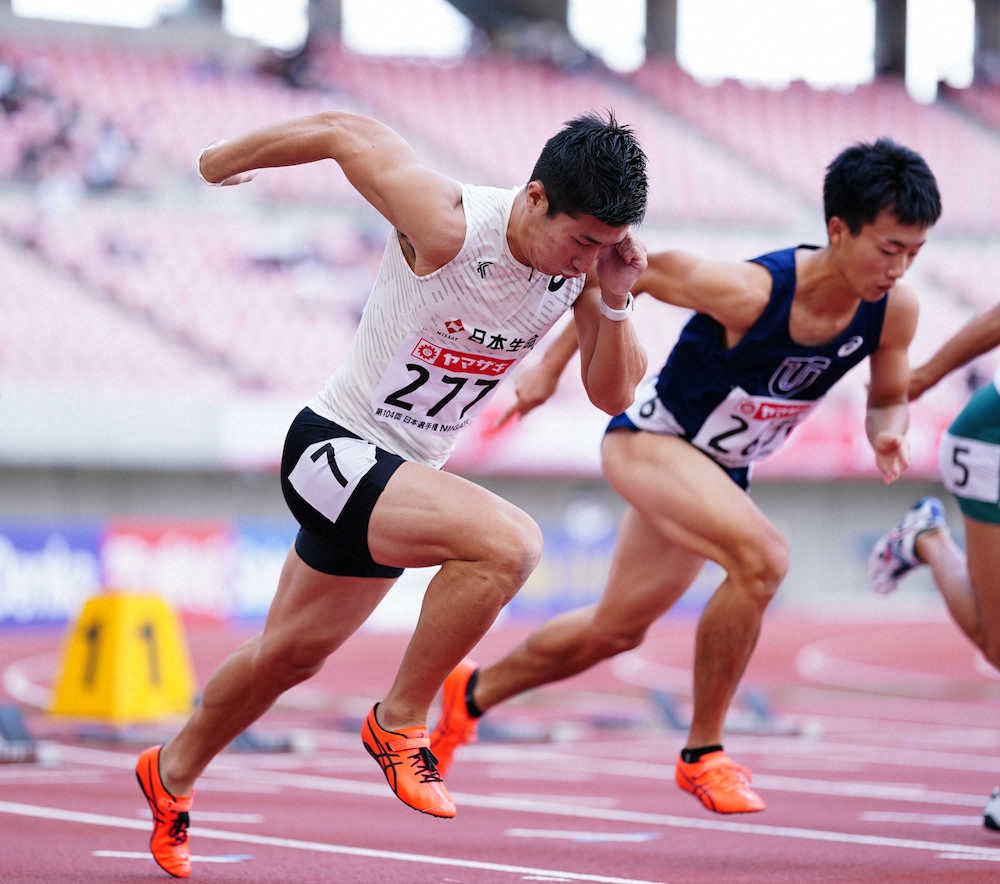男子100メートル予選、スタートする桐生祥秀（左）＝撮影・小海途　良幹