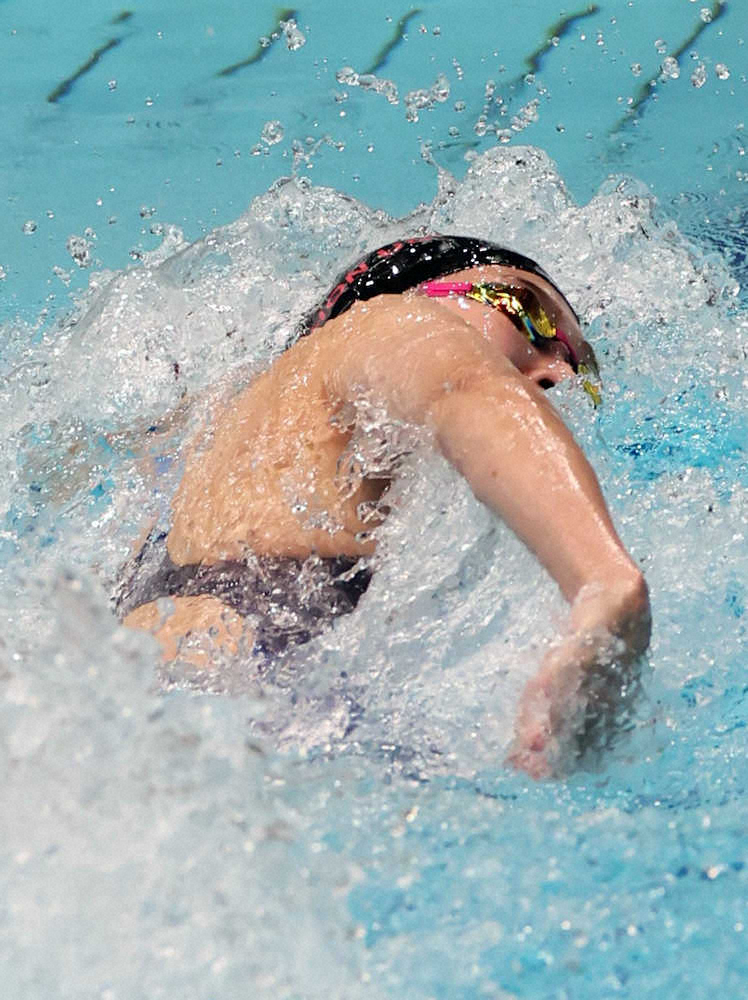 ＜第96回日本学生選手権水泳競技大会＞女子50m自由形予選で力泳する池江璃花子（代表撮影）