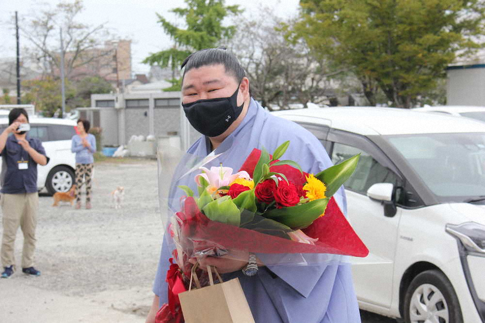 【画像・写真】正代、熊本県庁を訪問　くまモンとの記念撮影「かわいい」