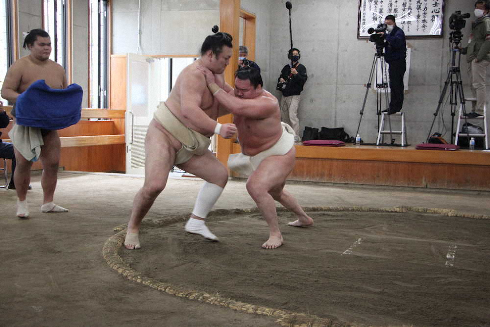 【画像・写真】白鵬　11月場所へ、手術の右膝「間に合った」回復をアピール