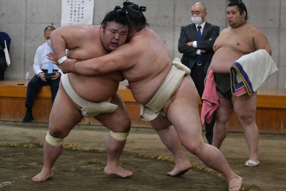 【画像・写真】貴景勝＆正代　連日の三番稽古で互角の真っ向勝負「実戦でいい稽古…力をつけるためにいい」