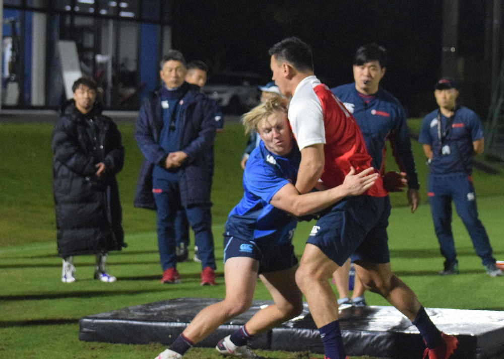 【画像・写真】五郎丸もパンチ！ラグビーヤマハ発、ボクシング元世界王者・八重樫氏からサプライズ指導