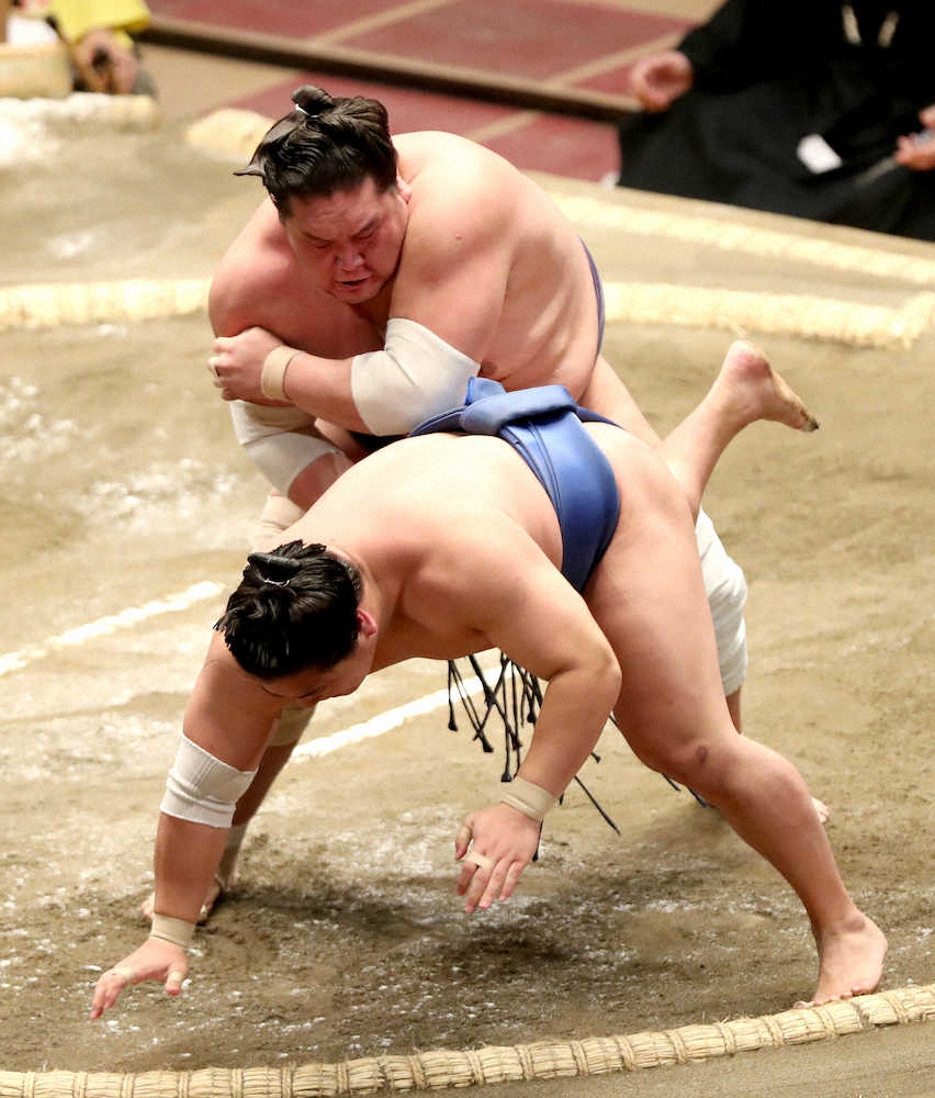 【画像・写真】唯一の大関・貴景勝が無傷の7連勝　照ノ富士も全勝キープ　千代の国初黒星で平幕の全勝消える