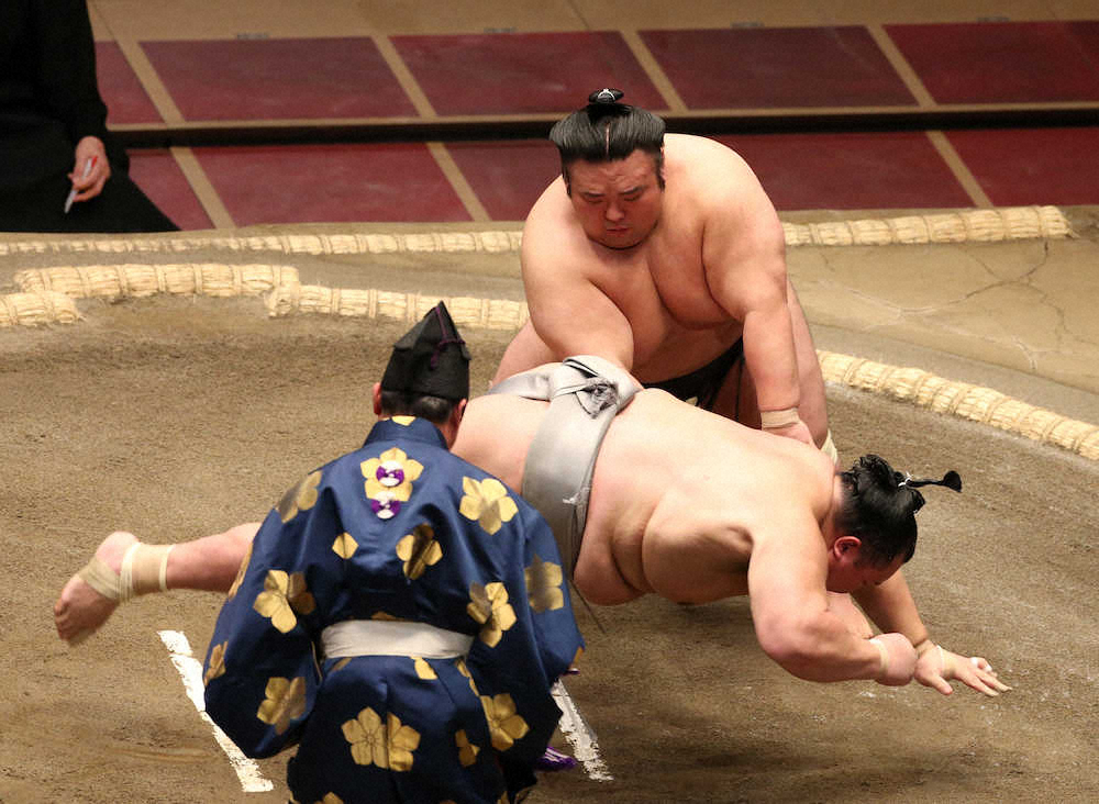 【画像・写真】貴景勝　初の中日勝ち越しで単独トップ　照ノ富士は8日目で土