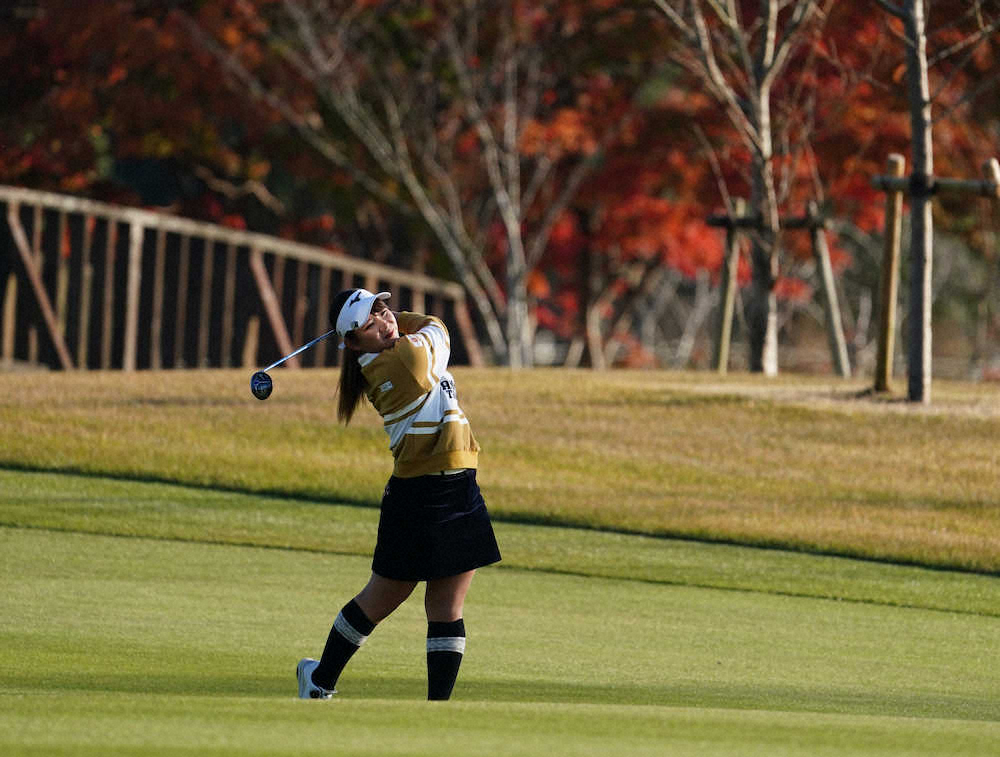【画像・写真】“黄金世代”吉本ひかるが首位タイ　初優勝へ「諦めずにプレーしたい」