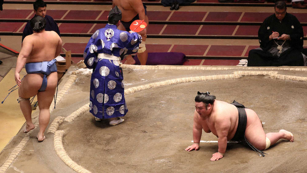 【画像・写真】貴景勝　はたき込まれ初黒星「また明日、一生懸命頑張る」