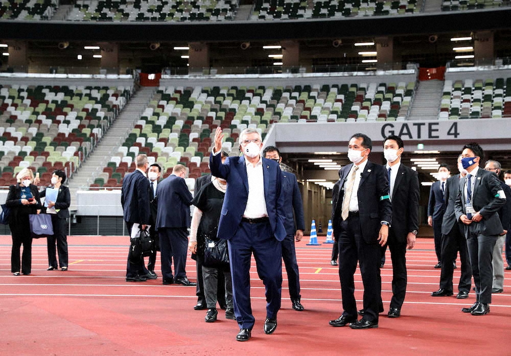 【画像・写真】バッハ会長が国立競技場視察「素晴らしい雰囲気」