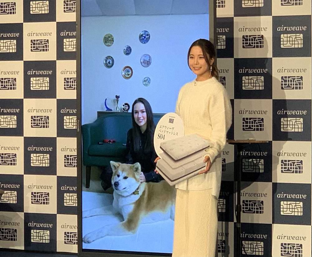 【画像・写真】ザギトワ愛犬マサルがエアウィーヴと契約更新　そろってリモート出演「元気にしています」