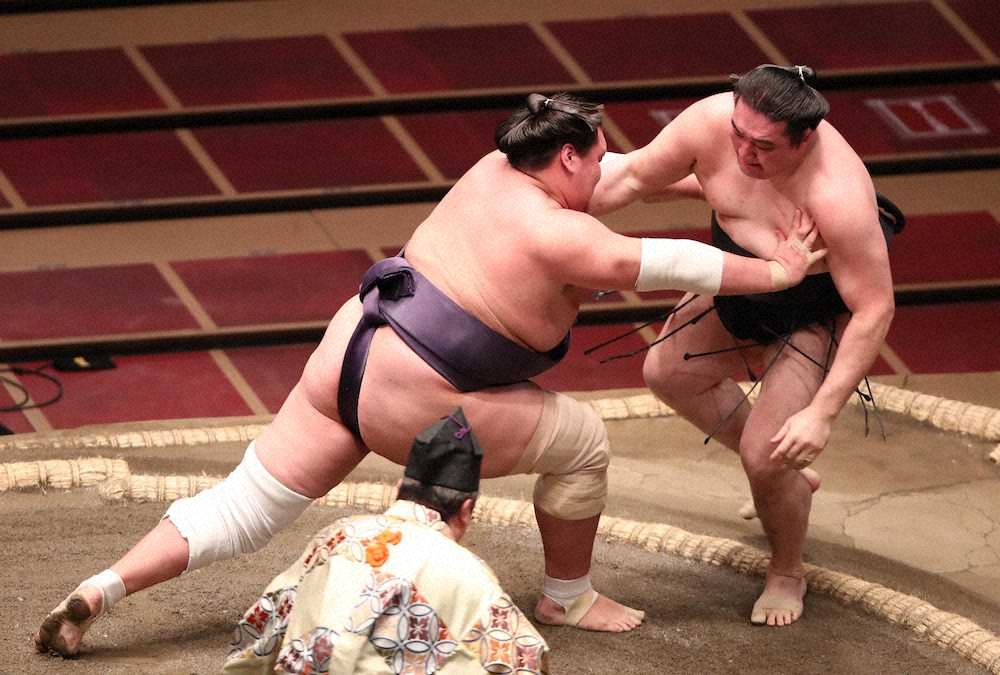 【画像・写真】貴景勝、志摩ノ海との1敗対決を制し単独トップに　照ノ富士は2敗キープ