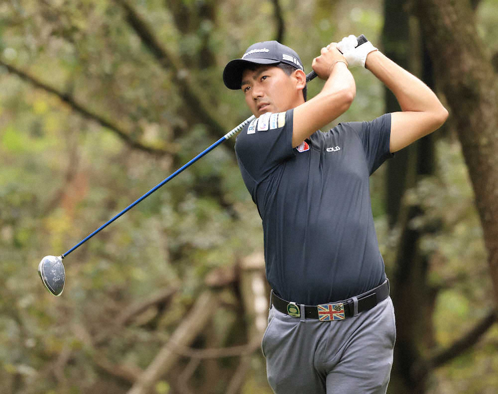 【画像・写真】ルーキー石坂友宏が単独首位　特例出場の今平周吾は28位浮上「80％ぐらいは回復した」