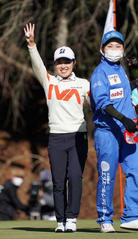 【画像・写真】古江彩佳　ボギーなしの64で単独首位浮上、2週連続V王手「意識せずやりたい」