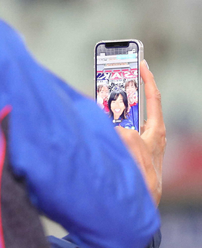 【画像・写真】日本記録大幅更新の新谷仁美　「好みはイケメン、金持ち…」　輝かしい実績を爆笑コメントで振り返る