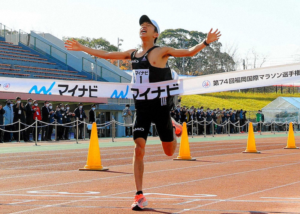 福岡国際マラソンで初優勝した吉田祐也（代表撮影）