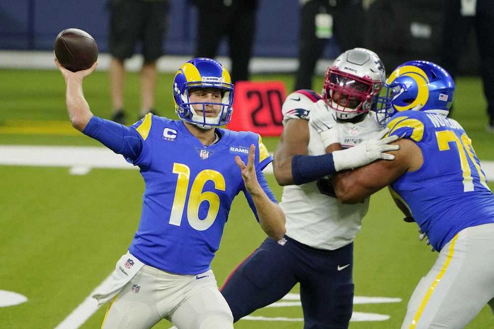 【画像・写真】ペイトリオッツ戦でパスを投げるラムズのQBゴフ（16）（AP＝共同）
