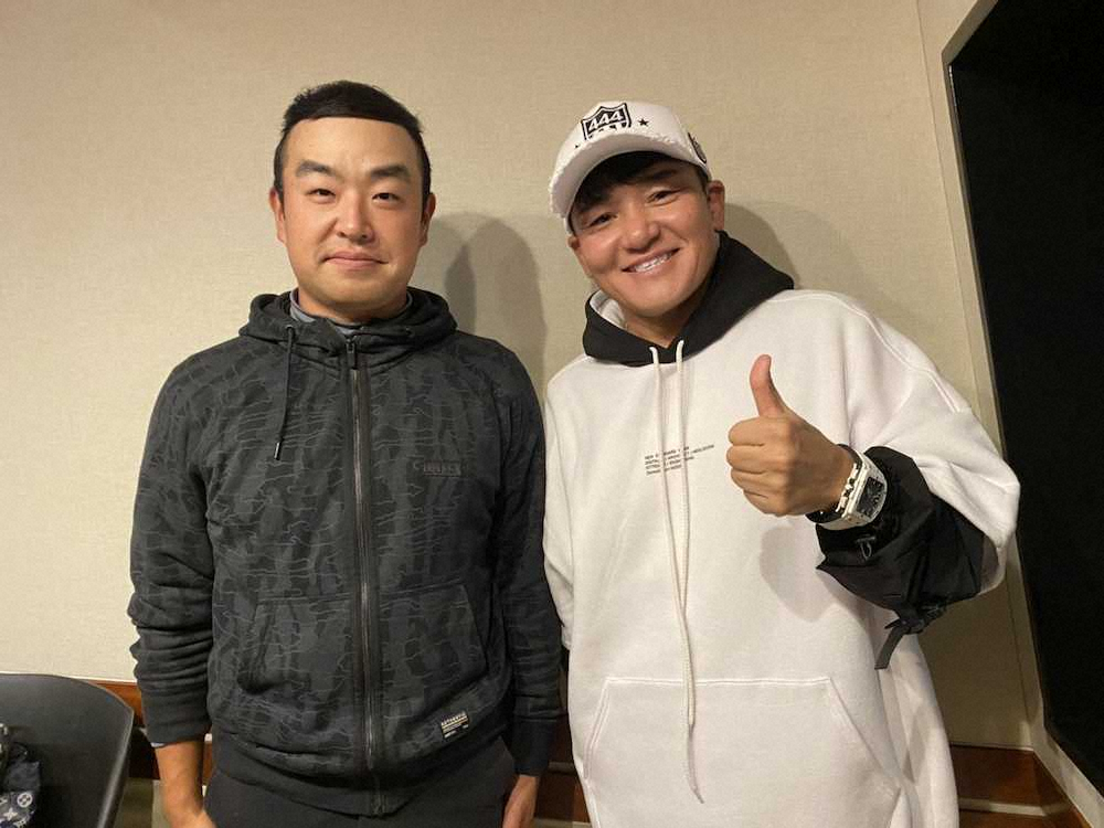 東京五輪日本代表の丸山ヘッドコーチが時松選手会長（左）にエール（TOKYO　FM提供）