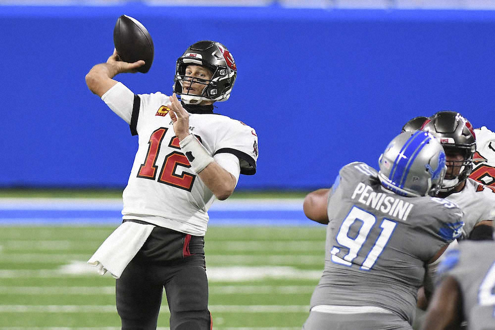 【画像・写真】バッカニアーズが13季ぶりにプレーオフ　QBブレイディーは前半だけで4TD