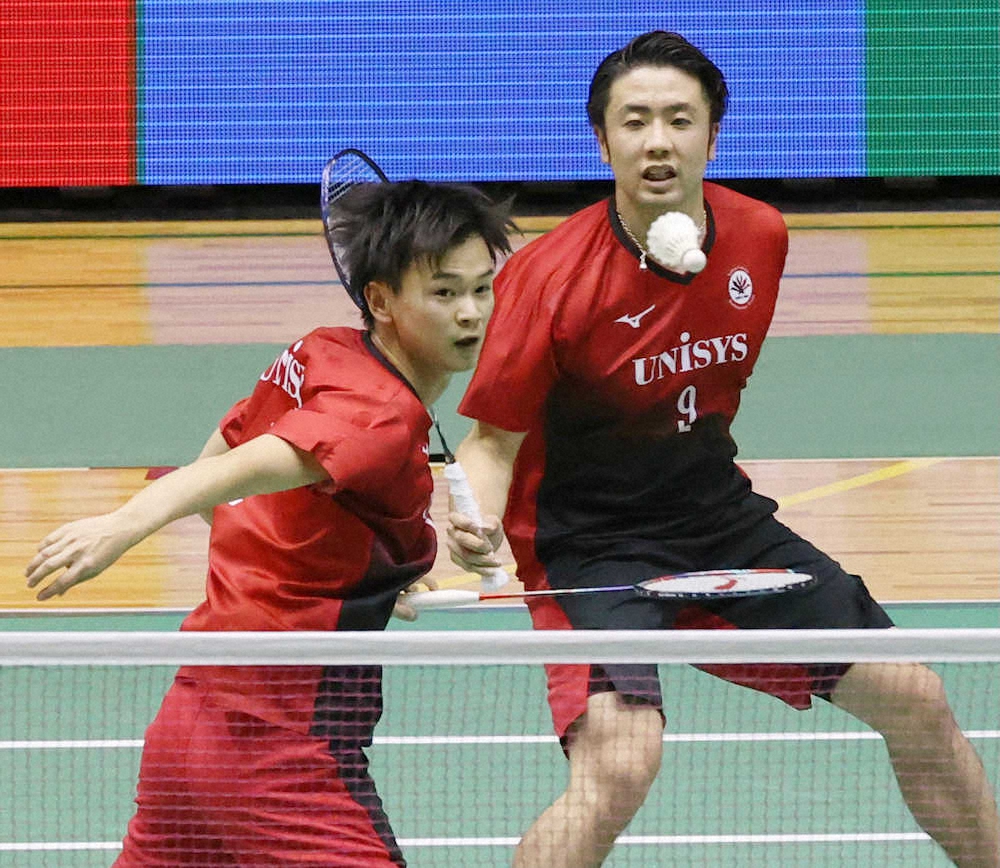 【画像・写真】遠藤・渡辺組が男子複連覇　第1ゲーム劣勢から逆転　渡辺は混合複と2冠