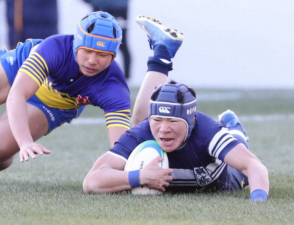 【画像・写真】第100代目王者は桐蔭学園!　史上9校目の大会連覇　同点の前半から、後半に一気に加速