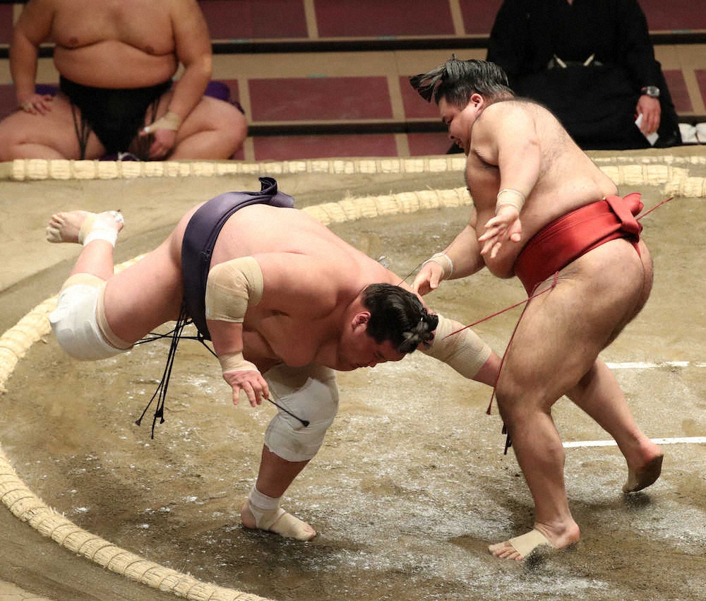 【画像・写真】初場所4日目　貴景勝は綱獲り場所に泥沼4連敗　カド番の2大関は完勝で貫禄示す