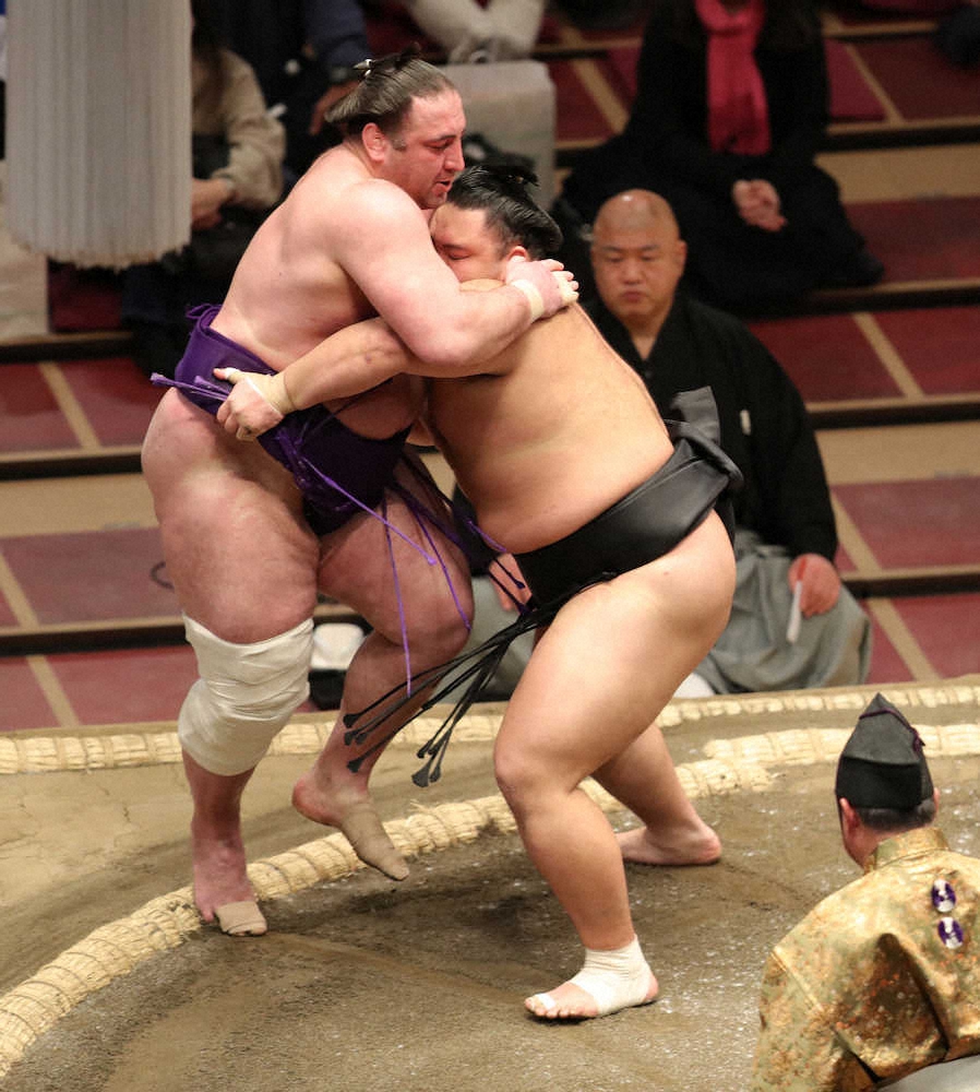 【画像・写真】カド番・朝乃山　白星先行、右おっつけ速攻「引き締めていきたい」