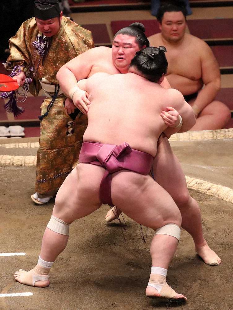 【画像・写真】正代　大関で唯一の1敗キープ、差し負けも体入れ替え逆転勝ち
