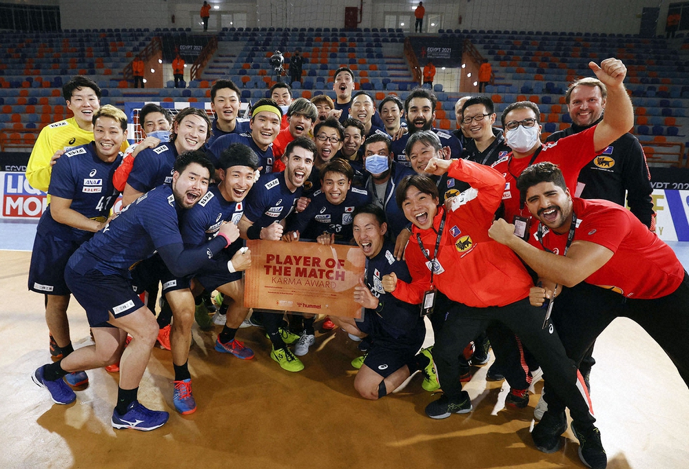 【画像・写真】ハンド日本男子24年ぶり１次L突破　名将シグルドソン監督も大興奮「歴史的な瞬間だ」