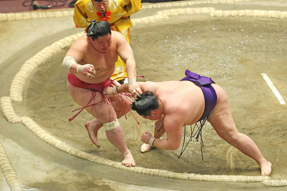 【画像・写真】大栄翔　連敗阻止で2敗死守!明生に劣勢から土俵際突き落とし　初場所6年連続初Vあるぞ