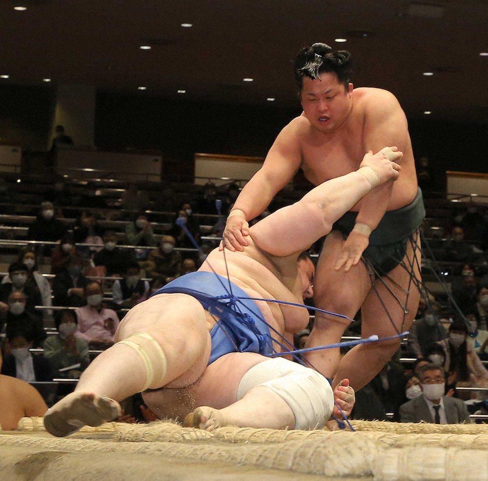 【画像・写真】新入幕・翠富士　必殺肩透かしで碧山撃破「死ぬかもと思いつつ頑張った」