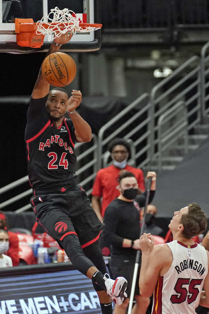 【画像・写真】ラプターズがヒートに雪辱して6勝目　渡辺は6分の出場で無得点もディフェンスで貢献