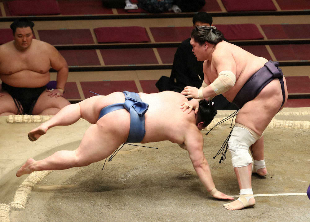 【画像・写真】照ノ富士　大関復帰へ前進！正代破り2場所連続2桁白星「目標にしていたので近づいて良かった」