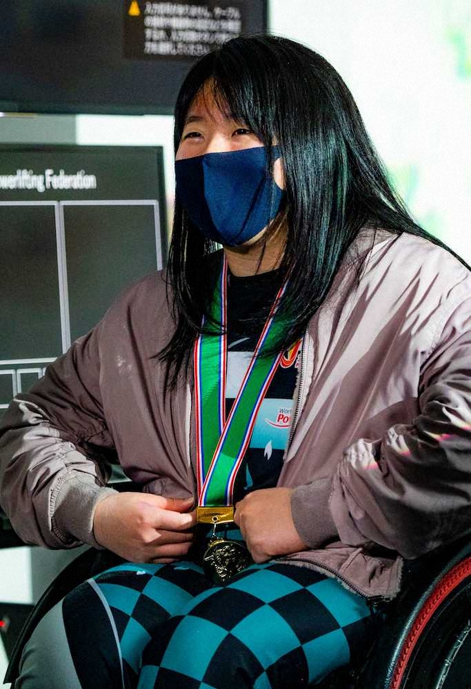 【画像・写真】“女子高生パワーリフター”森崎可林「私の方が先です」　市松模様ユニ着用で「炭治郎を意識してるって」