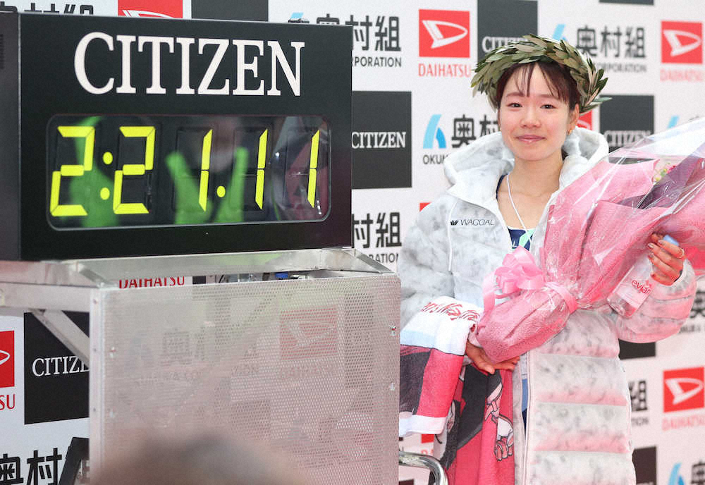 ＜大阪国際女子マラソン＞2時間21分11秒の大会新記録で優勝を飾った一山麻緒（撮影・北條　貴史）