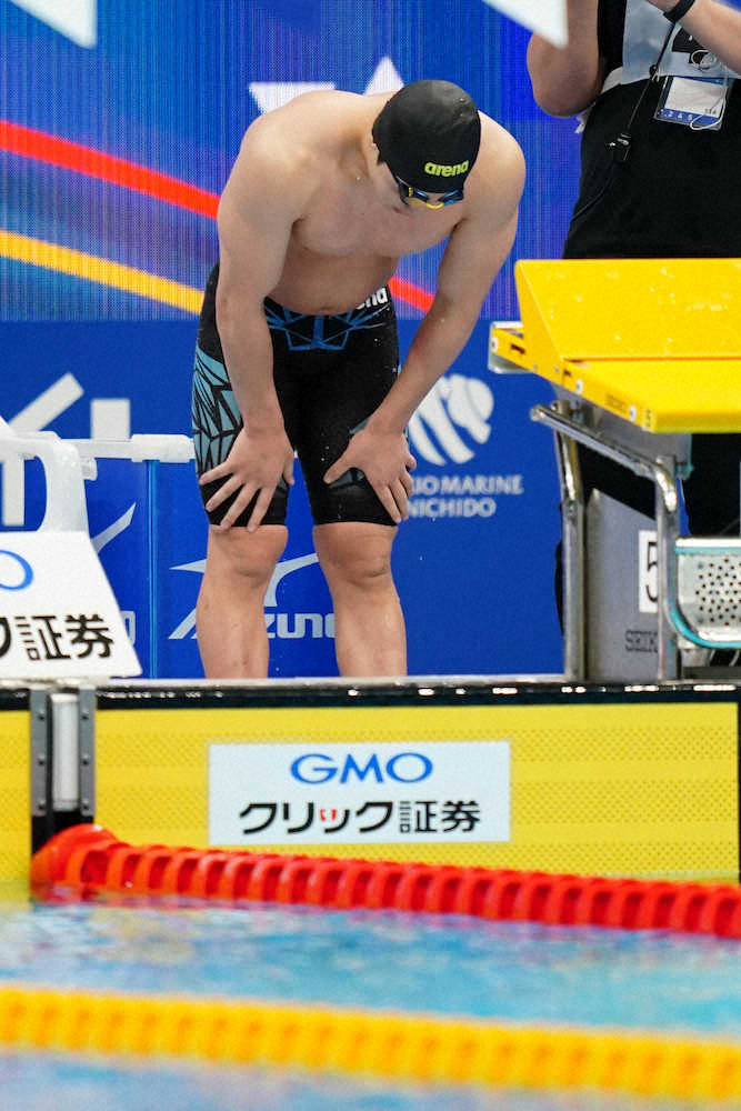 男子400メートル個人メドレー決勝、レースを終え一礼する瀬戸（撮影・会津　智海）