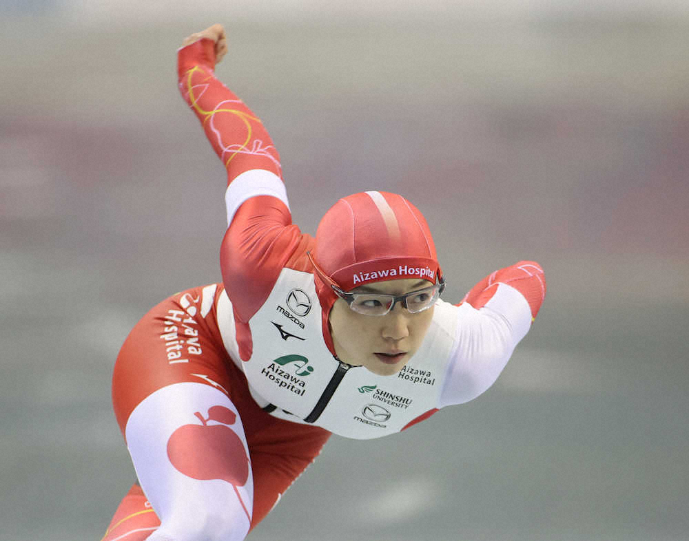 全日本選抜スピードスケート競技会長野大会女子500メートルで優勝した小平