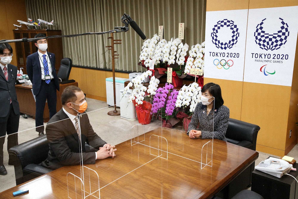 【画像・写真】丸川五輪相、室伏スポーツ庁長官と面会「女性がスポーツの分野で輝ける環境を」