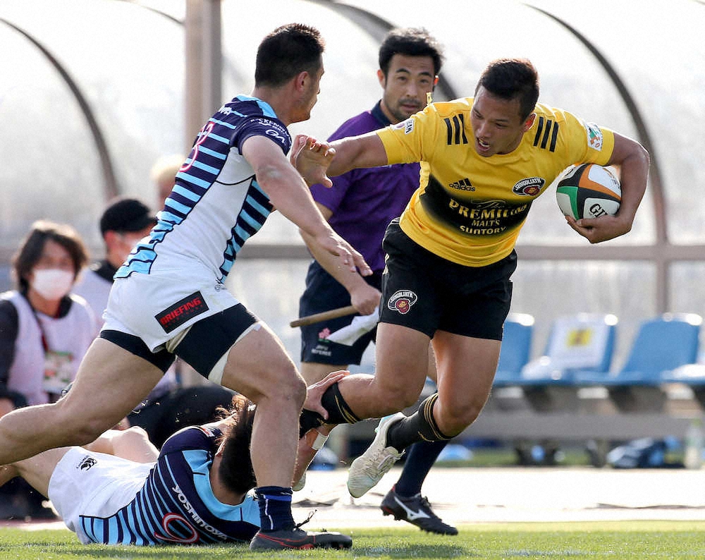 【画像・写真】サントリー梶村　新境地の足技でトライ演出