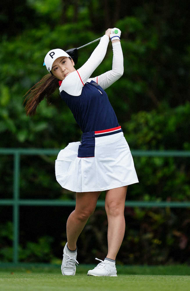 【画像・写真】菊地、ミセス初Vへ2差3位　夫は同組・上田のキャディーでも「全く話さず集中」