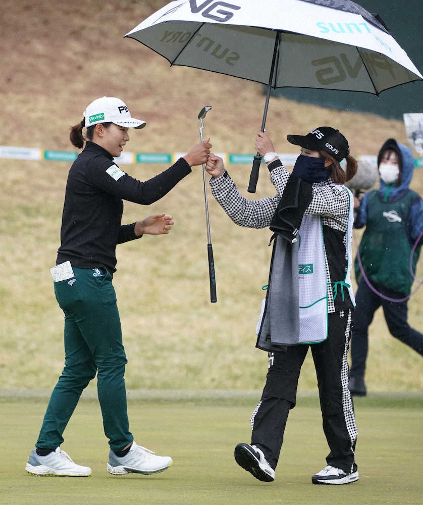 【画像・写真】渋野日向子、後半盛り返して70で10位発進　安田祐香＆武尾咲希が首位
